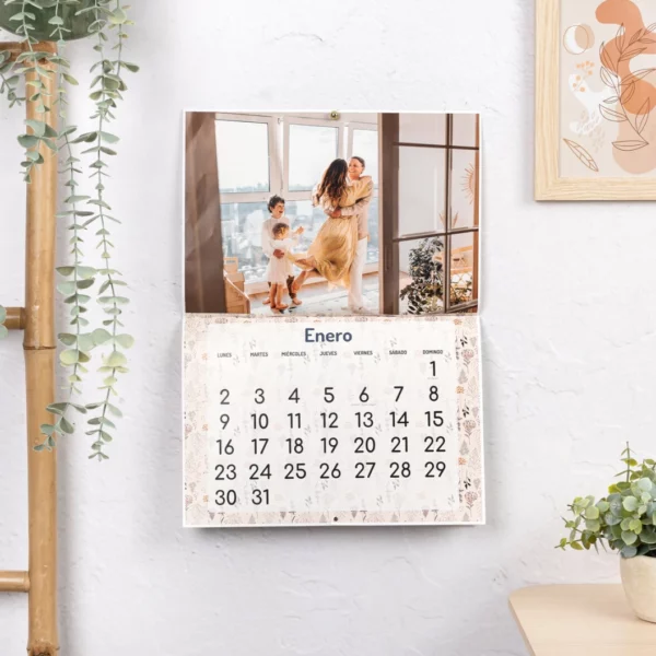 Calendario de pared personalizado grapado