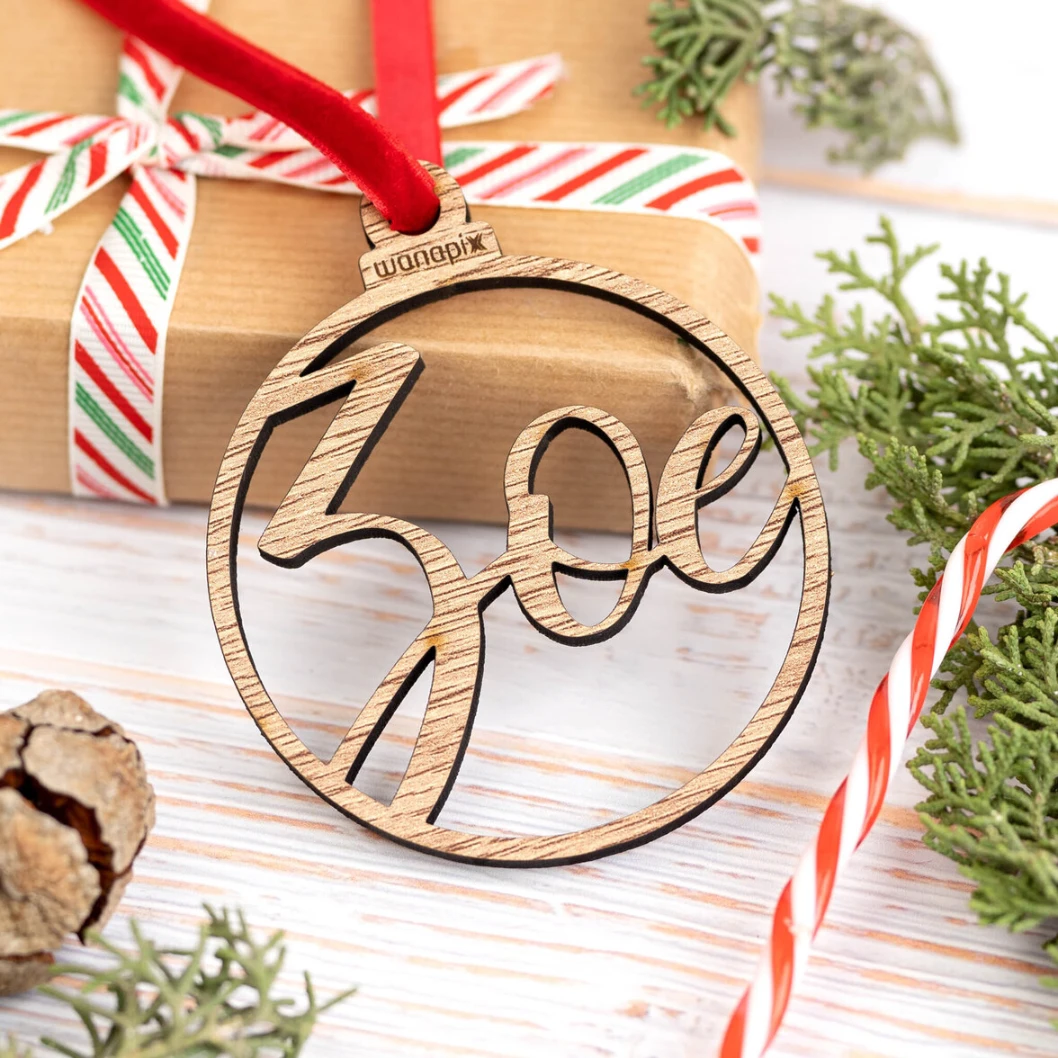 Bola de navidad de madera con nombre personalizado - Imagen 7