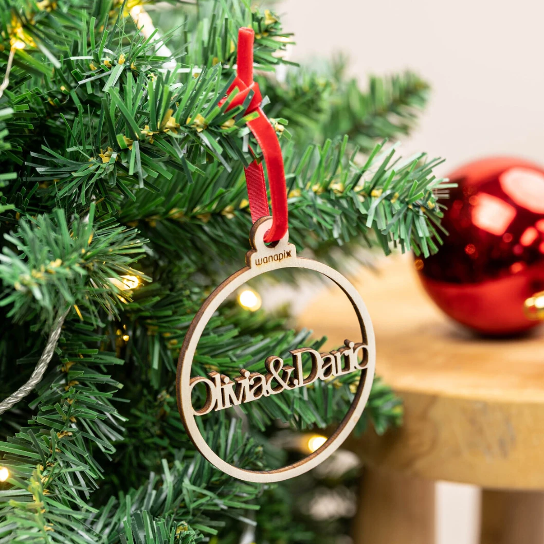 Bola de navidad de madera con nombre personalizado - Imagen 3