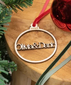 Alternative view of Bola de navidad de madera con nombre personalizado