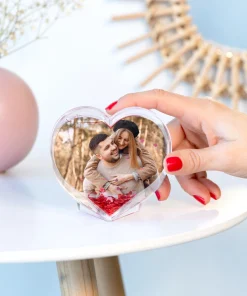 Alternative view of Bola de nieve personalizada con forma de corazón