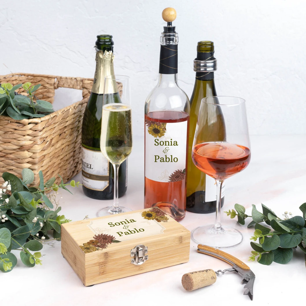 Set de accesorios para vino con estuche personalizado - Imagen 2
