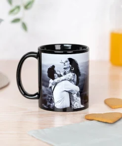 Taza negra personalizada - Imagen 4