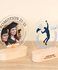 Trofeo de metacrilato personalizado con base de madera - Imagen 9