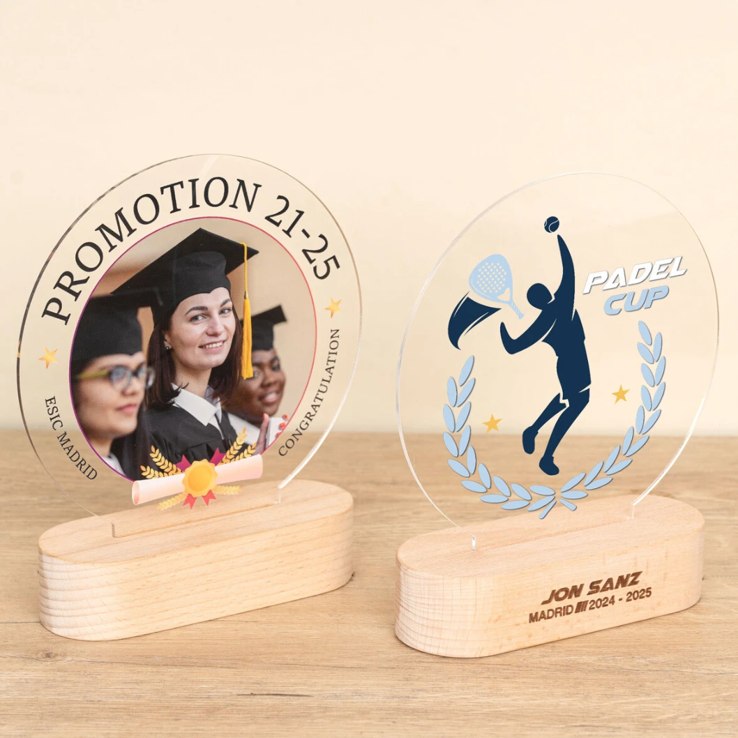 Trofeo de metacrilato personalizado con base de madera - Imagen 9