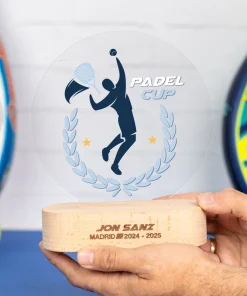 Trofeo de metacrilato personalizado con base de madera - Imagen 8