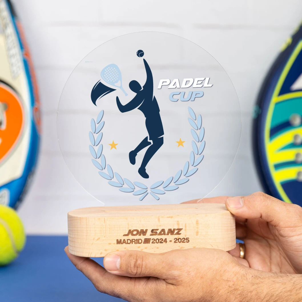 Trofeo de metacrilato personalizado con base de madera - Imagen 8