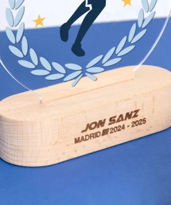 Trofeo de metacrilato personalizado con base de madera - Imagen 7