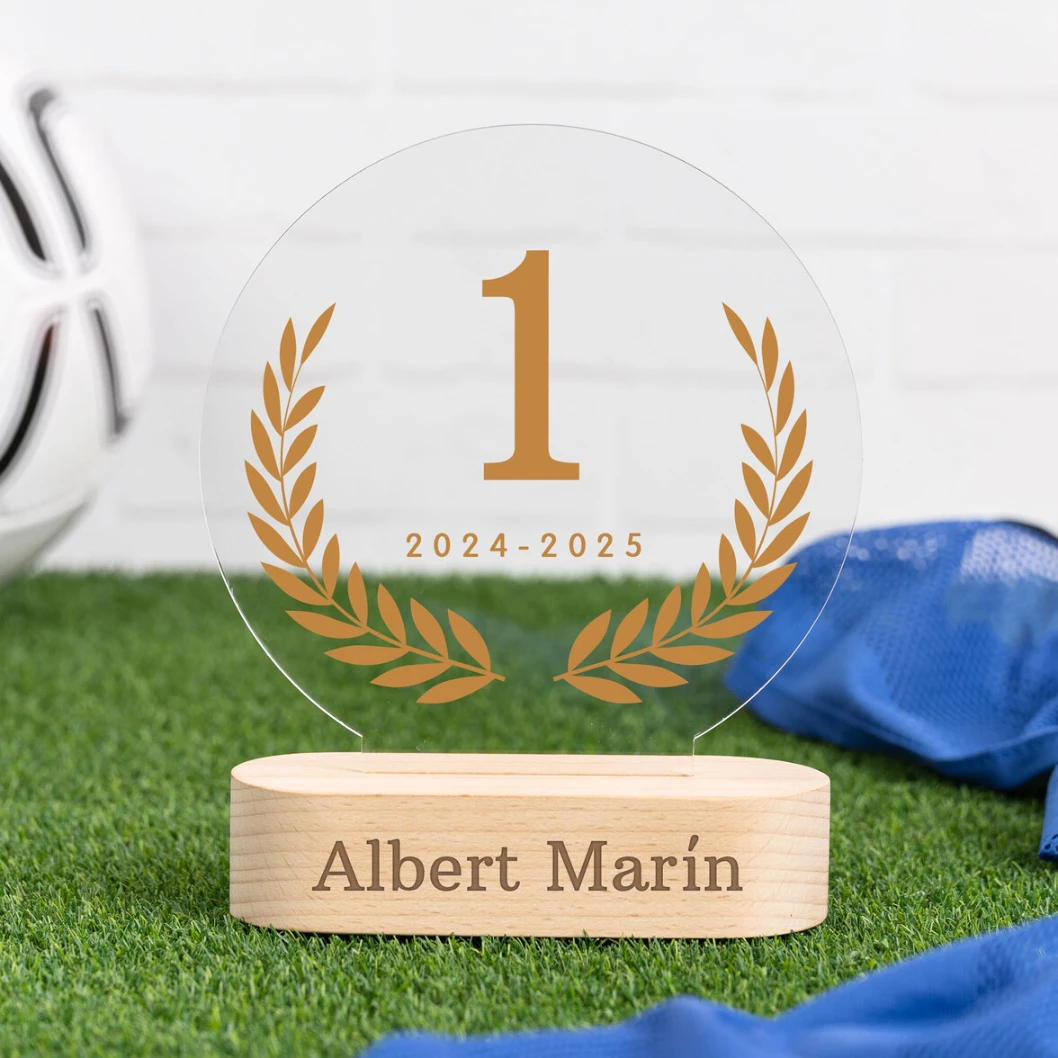 Trofeo de metacrilato personalizado con base de madera - Imagen 5