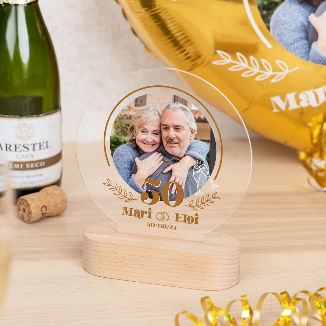 Trofeo de metacrilato personalizado con base de madera - Imagen 4