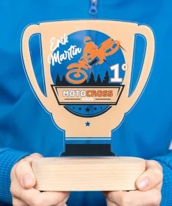 Trofeo de metacrilato personalizado con base de madera - Imagen 56