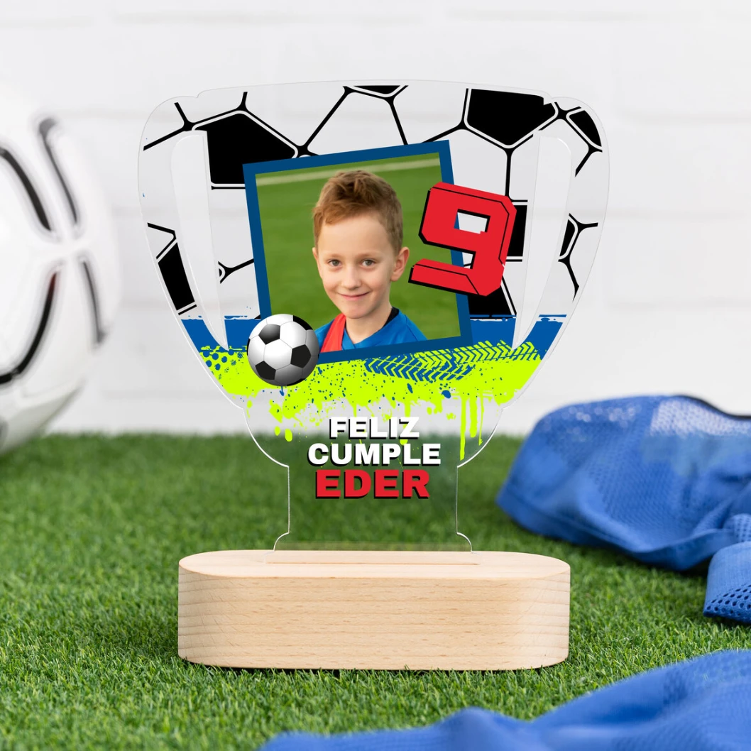 Trofeo de metacrilato personalizado con base de madera - Imagen 51