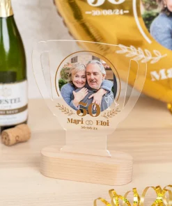 Trofeo de metacrilato personalizado con base de madera - Imagen 49