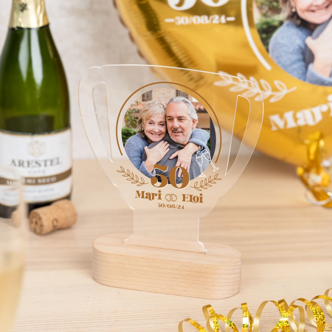 Trofeo de metacrilato personalizado con base de madera - Imagen 49