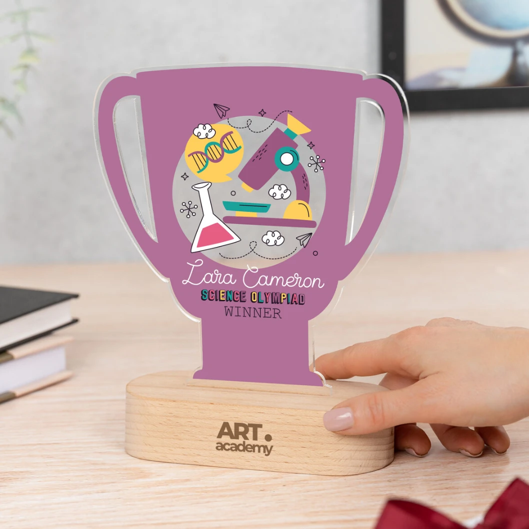 Trofeo de metacrilato personalizado con base de madera - Imagen 48
