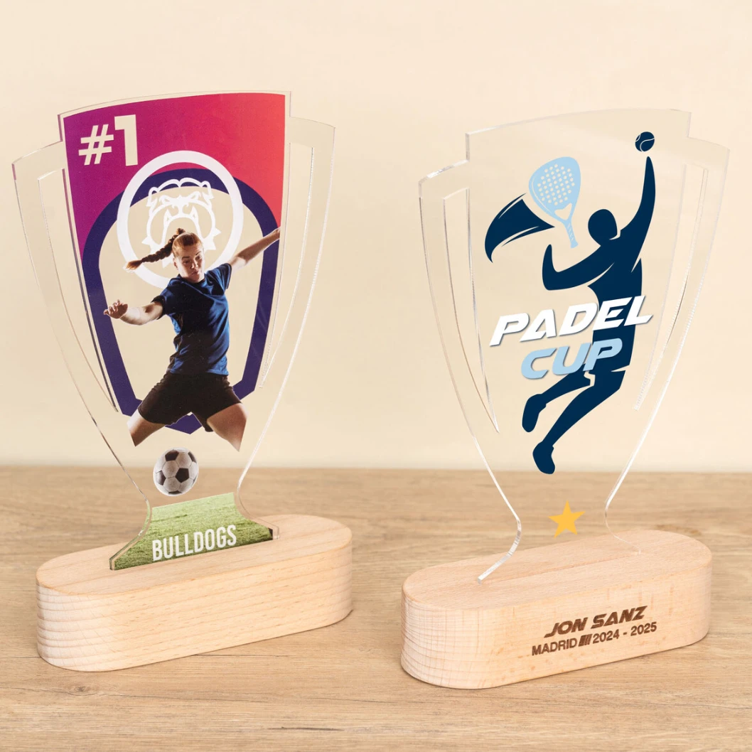 Trofeo de metacrilato personalizado con base de madera - Imagen 45