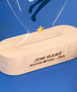Trofeo de metacrilato personalizado con base de madera - Imagen 43