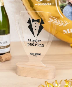 Trofeo de metacrilato personalizado con base de madera - Imagen 40