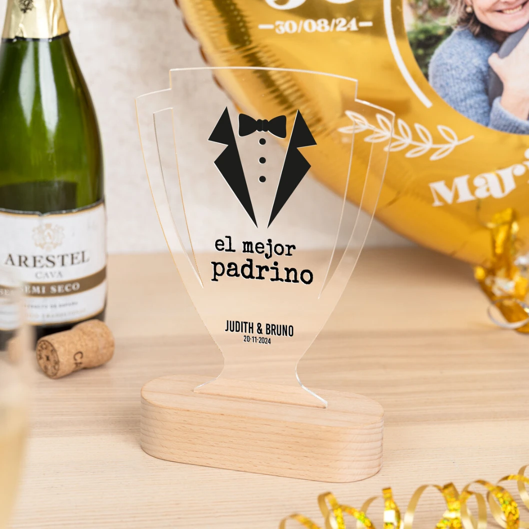 Trofeo de metacrilato personalizado con base de madera - Imagen 40