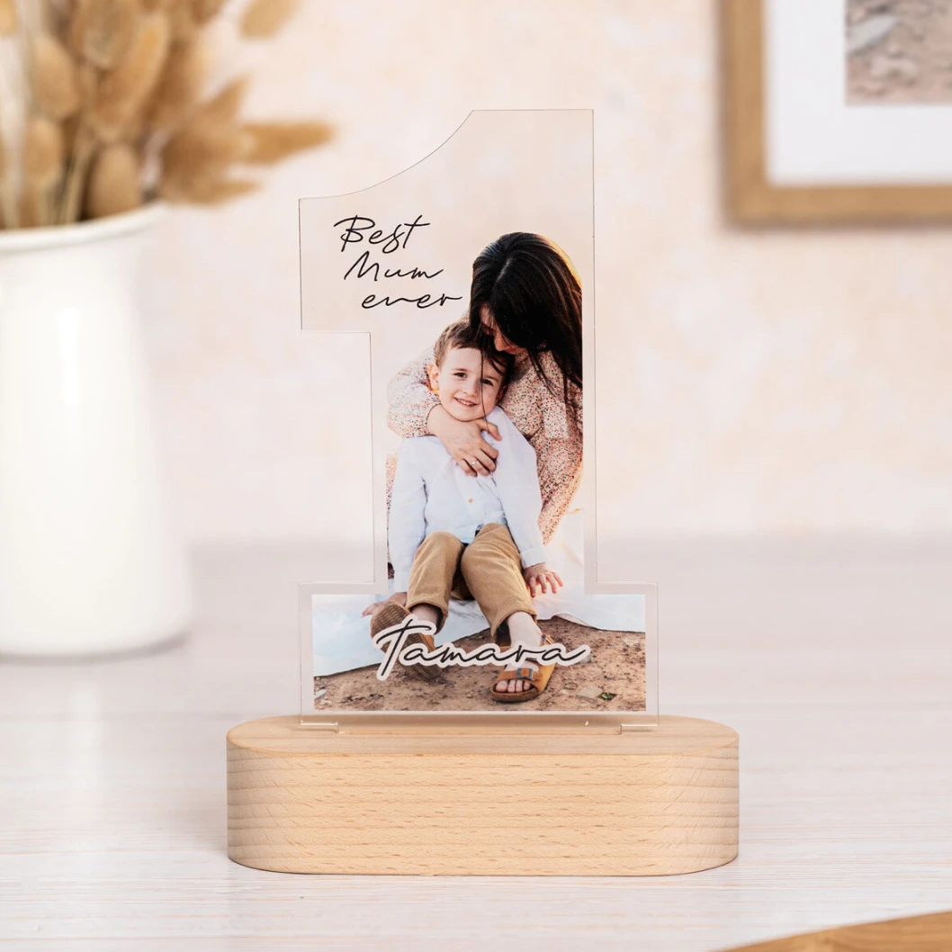 Trofeo de metacrilato personalizado con base de madera - Imagen 38