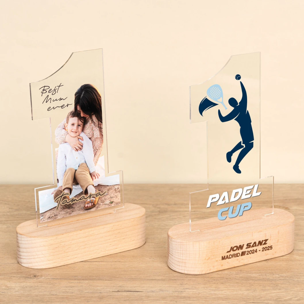 Trofeo de metacrilato personalizado con base de madera - Imagen 36