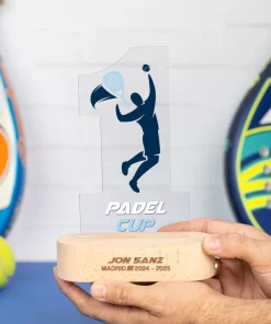 Trofeo de metacrilato personalizado con base de madera - Imagen 35
