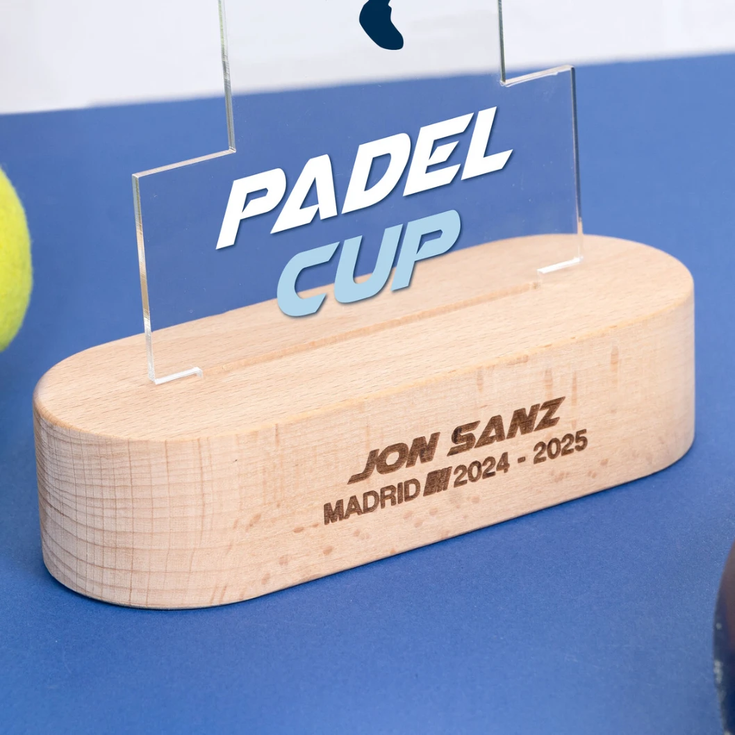 Trofeo de metacrilato personalizado con base de madera - Imagen 34