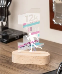 Trofeo de metacrilato personalizado con base de madera - Imagen 32