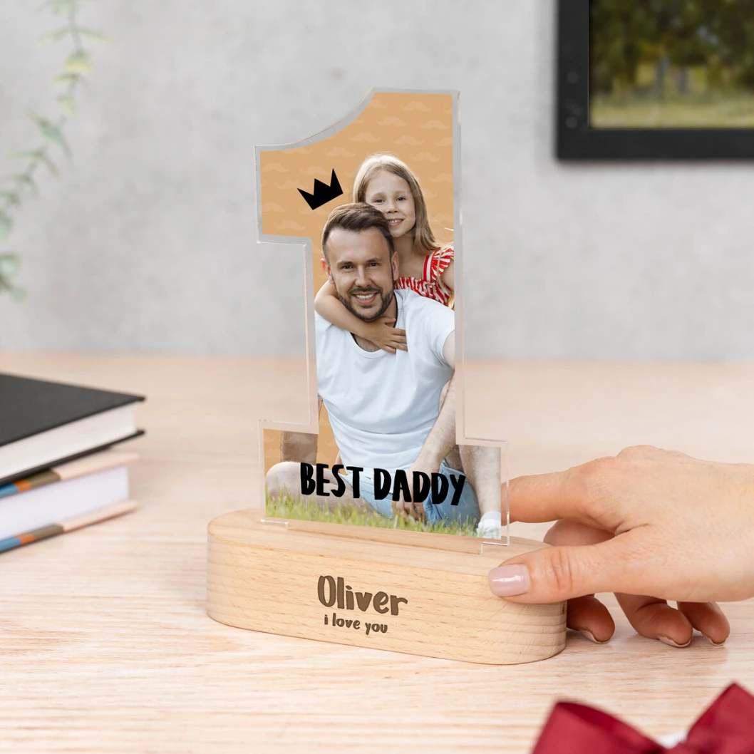 Trofeo de metacrilato personalizado con base de madera - Imagen 30