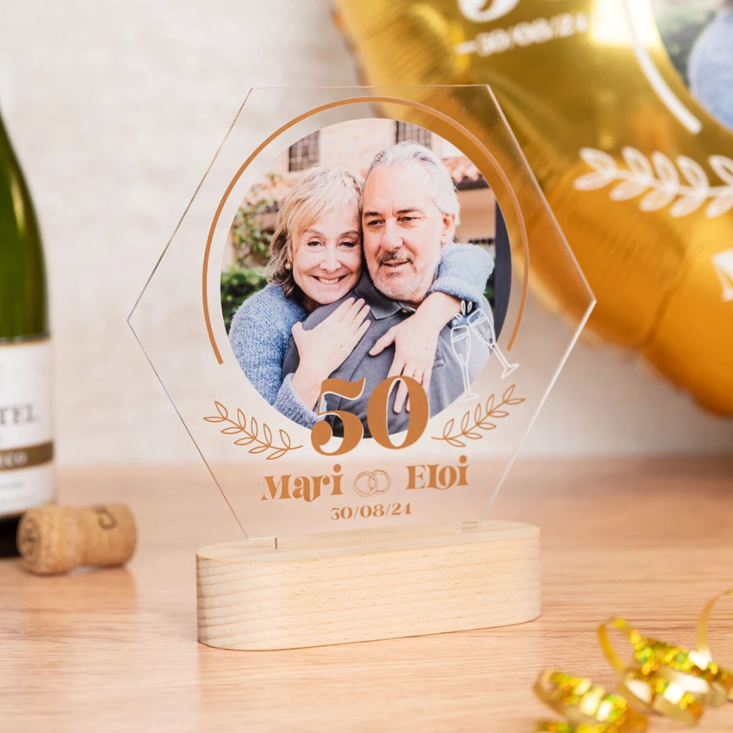Trofeo de metacrilato personalizado con base de madera - Imagen 29