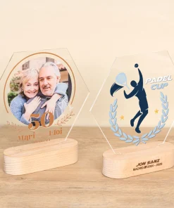 Trofeo de metacrilato personalizado con base de madera - Imagen 27