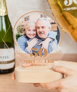 Trofeo de metacrilato personalizado con base de madera - Imagen 25