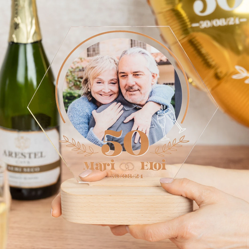 Trofeo de metacrilato personalizado con base de madera - Imagen 25