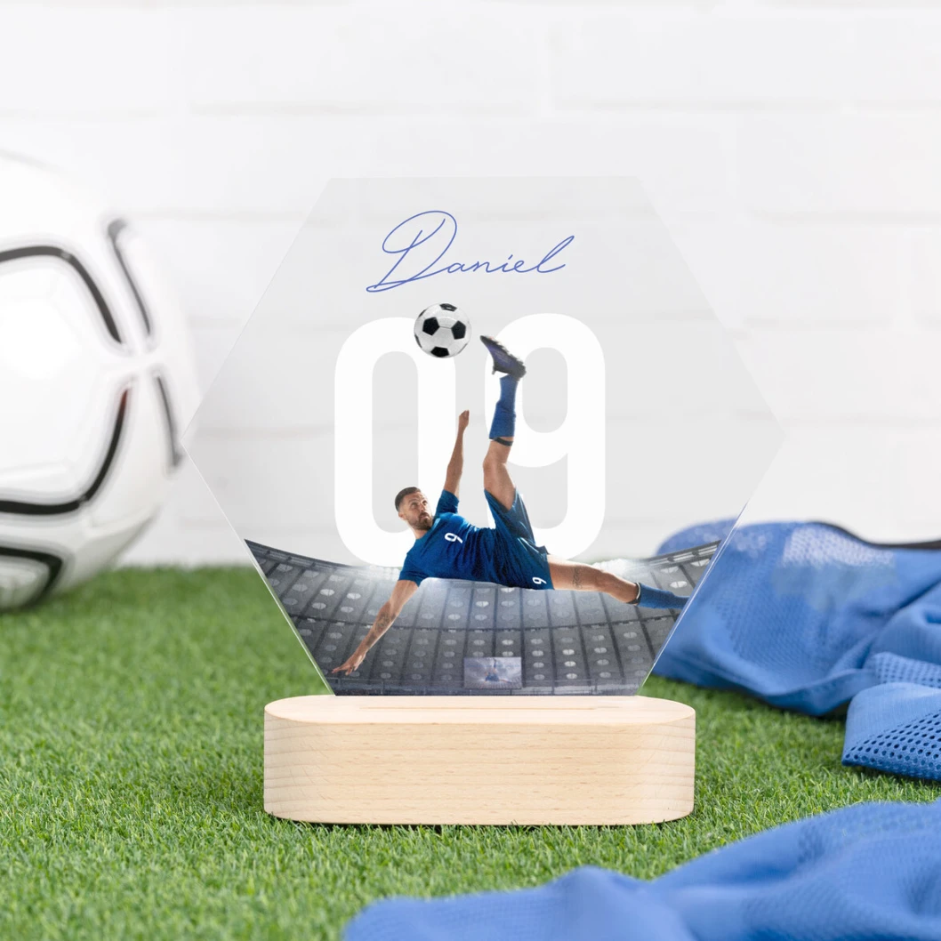 Trofeo de metacrilato personalizado con base de madera - Imagen 24