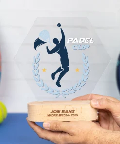 Trofeo de metacrilato personalizado con base de madera - Imagen 21