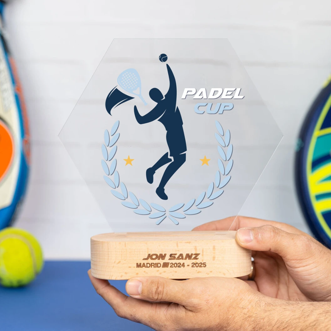 Trofeo de metacrilato personalizado con base de madera - Imagen 21