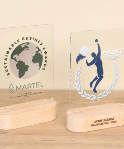 Trofeo de metacrilato personalizado con base de madera - Imagen 20
