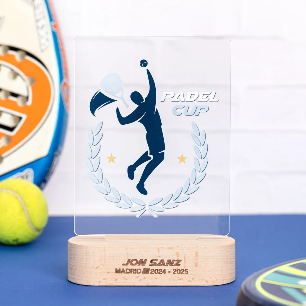 Trofeo de metacrilato personalizado con base de madera - Imagen 19