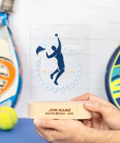 Trofeo de metacrilato personalizado con base de madera - Imagen 17