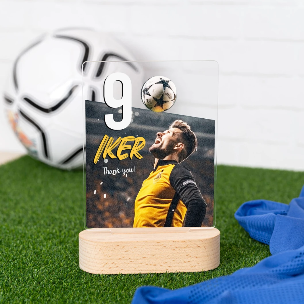 Trofeo de metacrilato personalizado con base de madera - Imagen 13