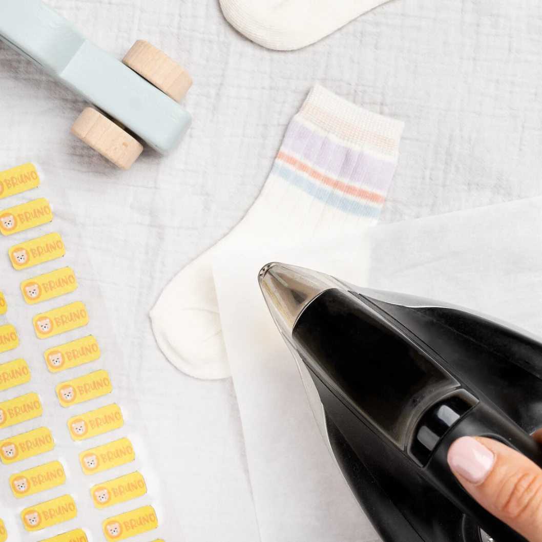 Etiquetas para ropa personalizadas termoadhesivas - Imagen 4