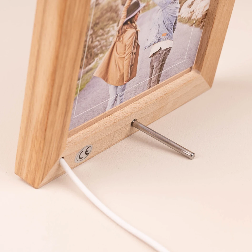 Marco de fotos personalizado luminoso de madera - Imagen 4