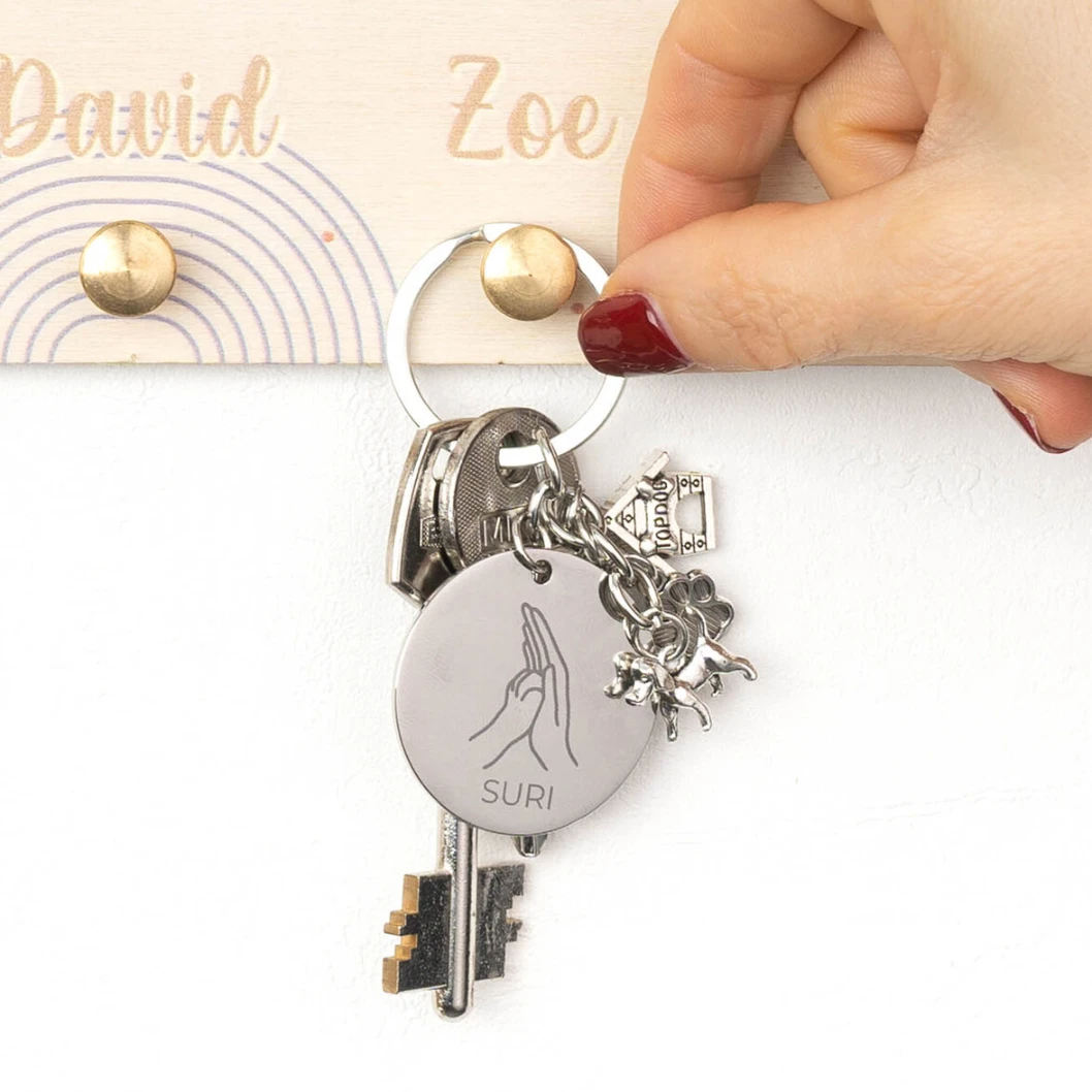 Llavero grabado con charms de perros - Imagen 2