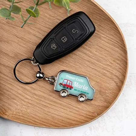Llavero metálico personalizado con forma de coche - Imagen 5