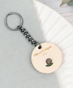 Llavero personalizado de madera con semillas