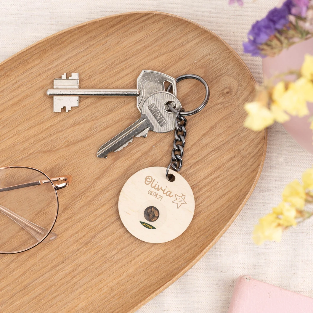 Llavero personalizado de madera con semillas - Imagen 2