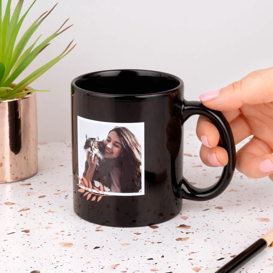 Taza negra personalizada - Imagen 6