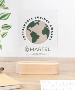 Trofeo de metacrilato personalizado con base de madera